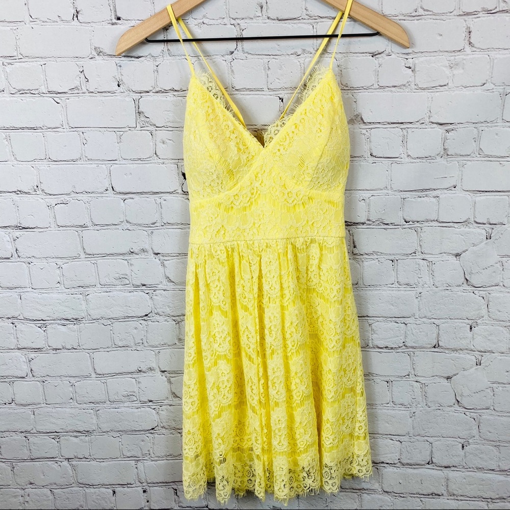 FRANCESCA’S Lace Tie Back Dress XS Yellow